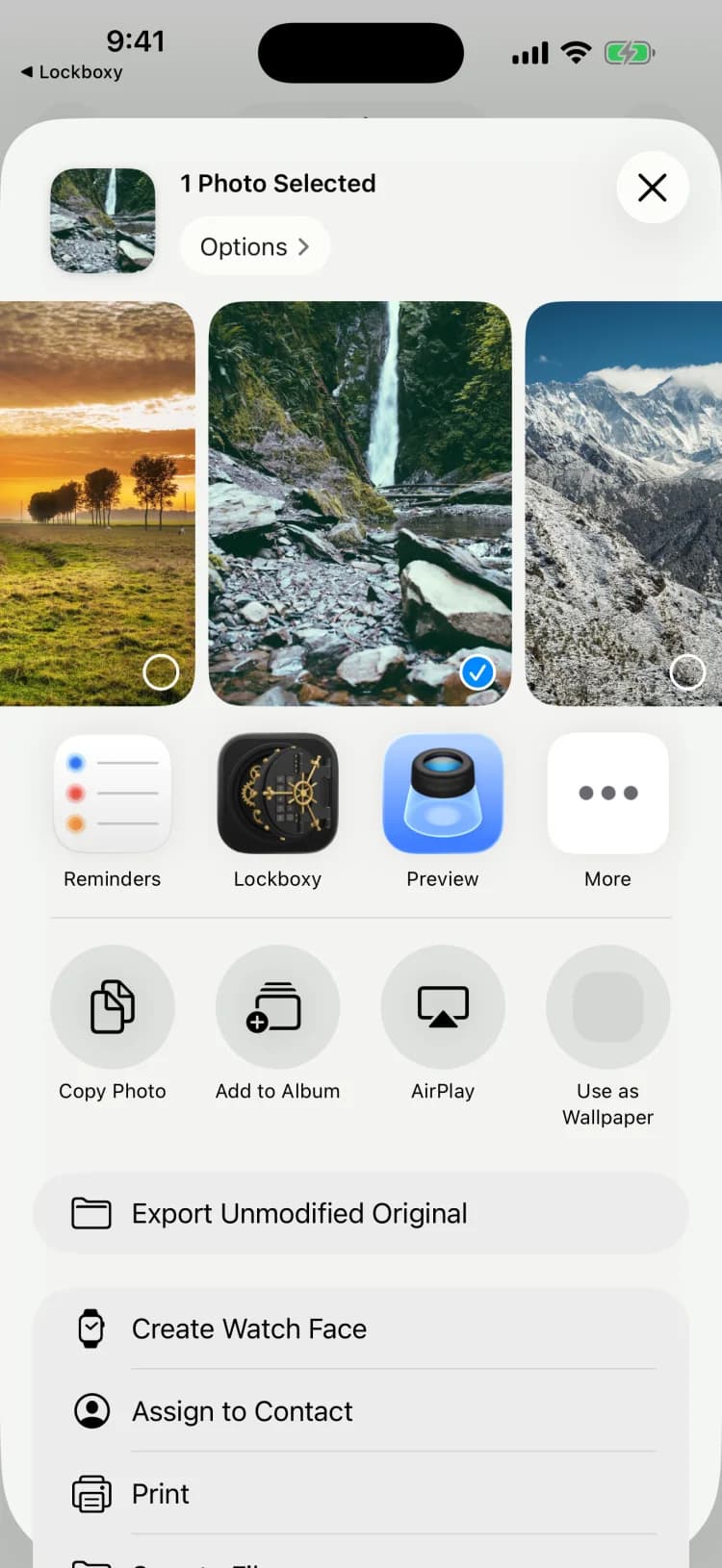 Share Sheet của iOS trong app Ảnh với Lockboxy là một lựa chọn chia sẻ